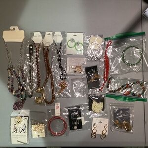 Fashion Jewelry 20 Piece Lot New With Tags Box B